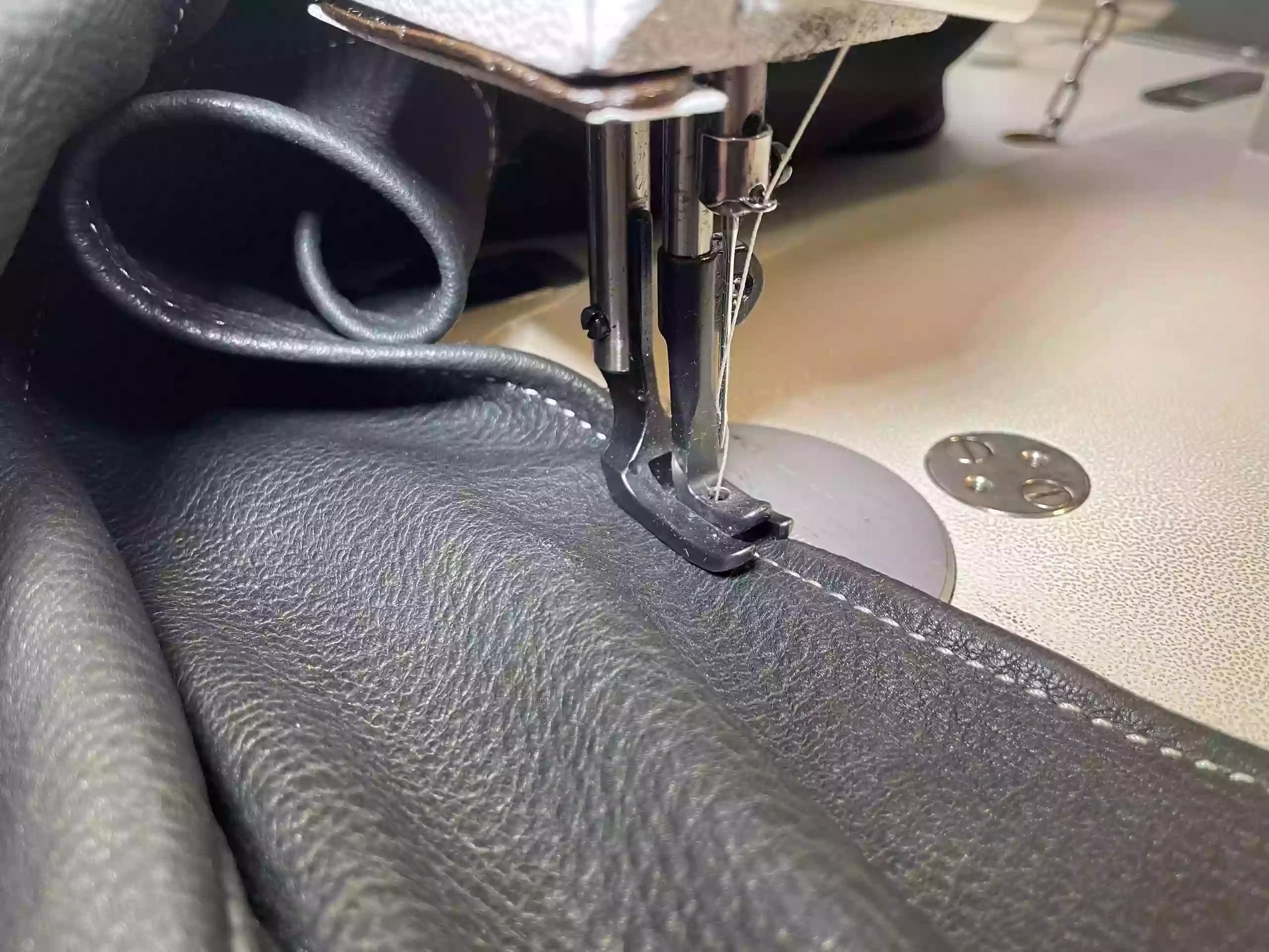 DeeTra Custom Leather