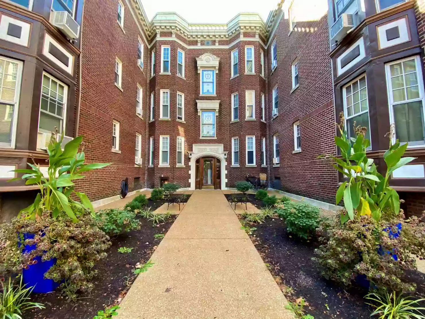 Lindell Park Apartments