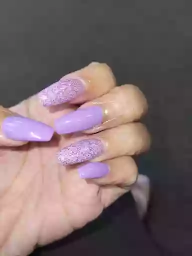 Queen Nails