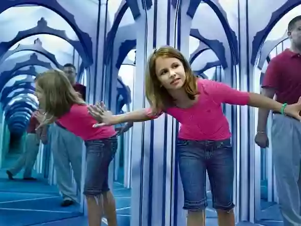 Hannah's Maze of Mirrors