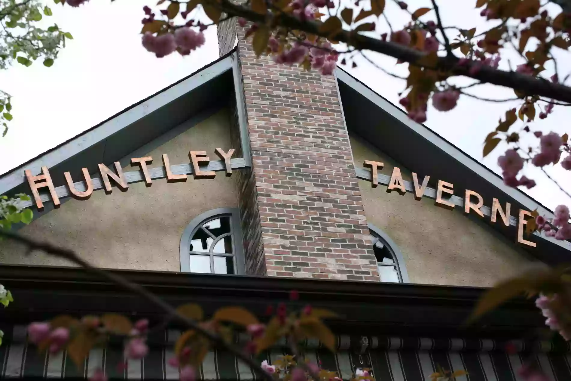 Huntley Taverne