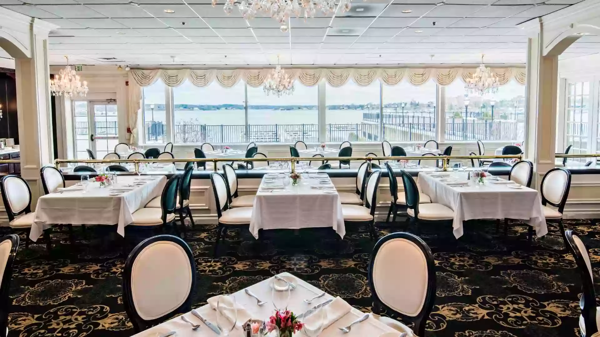 The Dining Room at the Molly Pitcher Inn