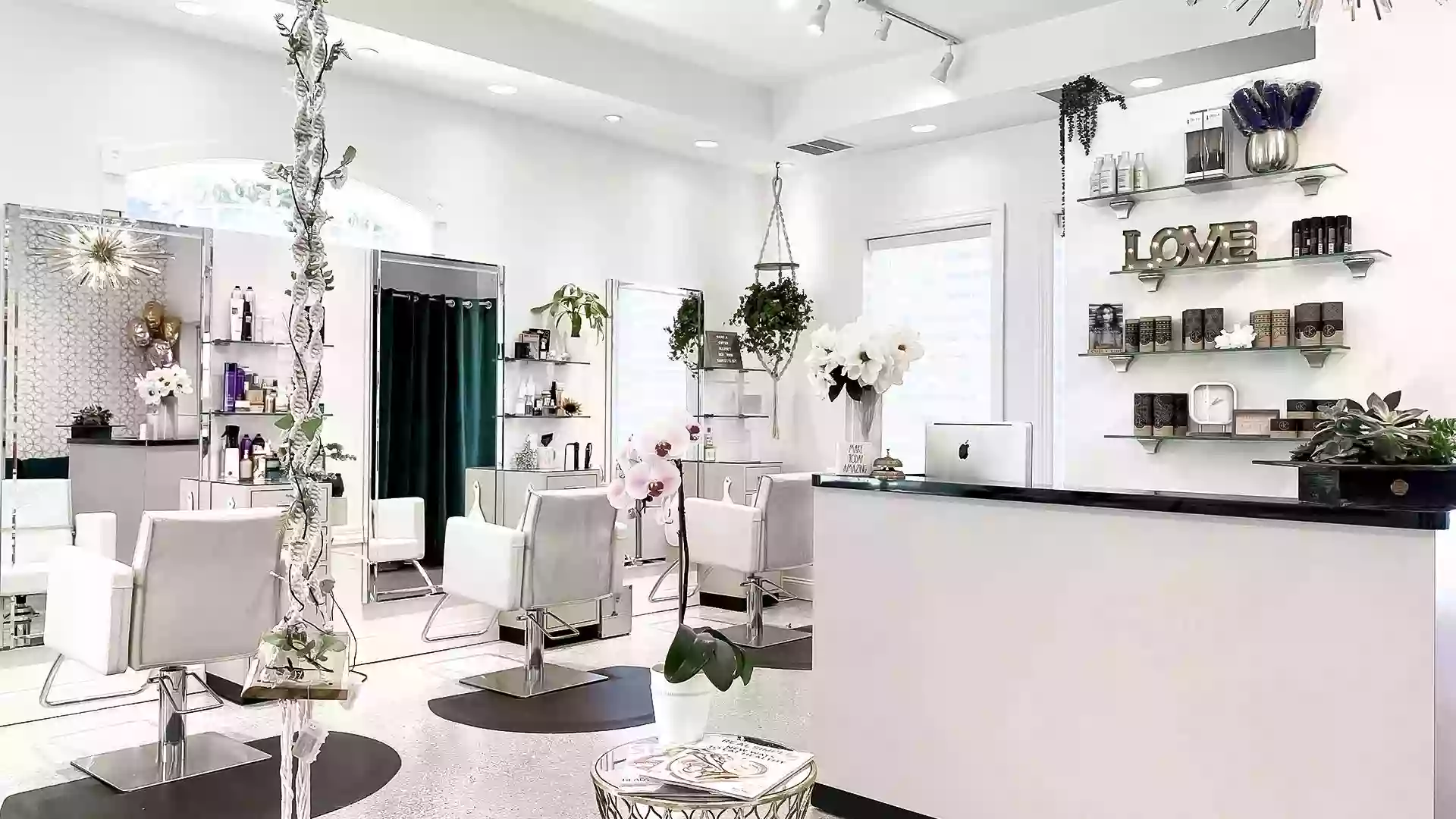 Blanco Salon