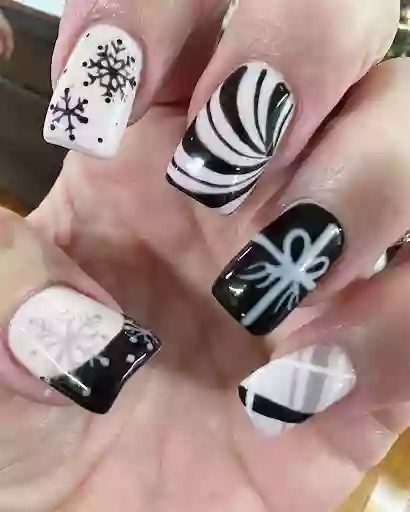 Blooming Nails