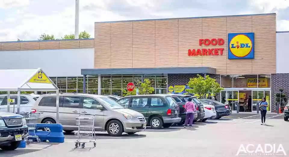 Elmwood Park Shopping Center