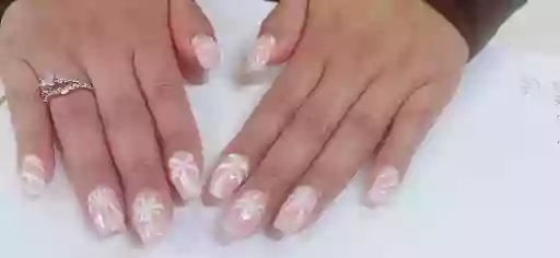 Queen Nails