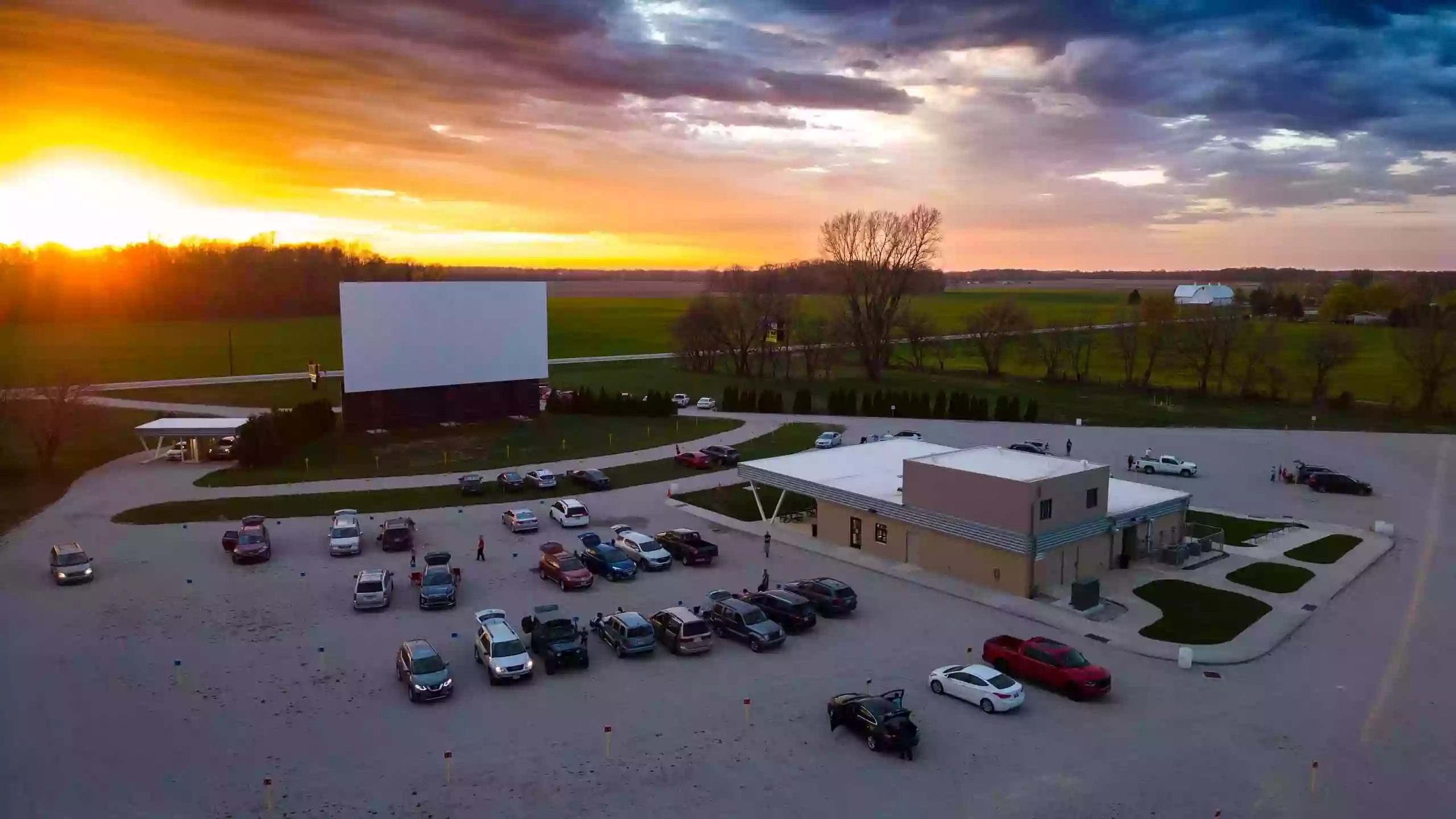 Tiffin Drive-In Theater & Moonlite Diner