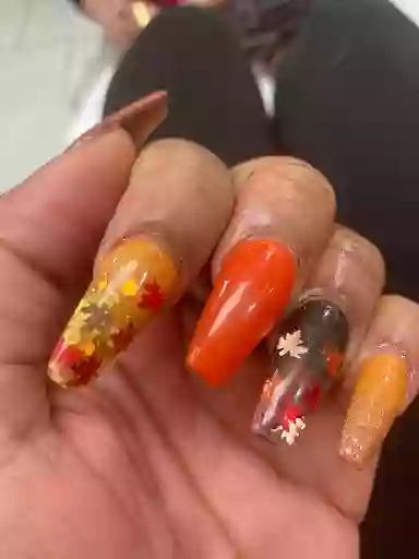 L a Nails