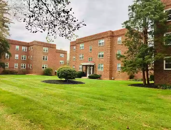 Highland Gardens Apartments (Leasing Office)