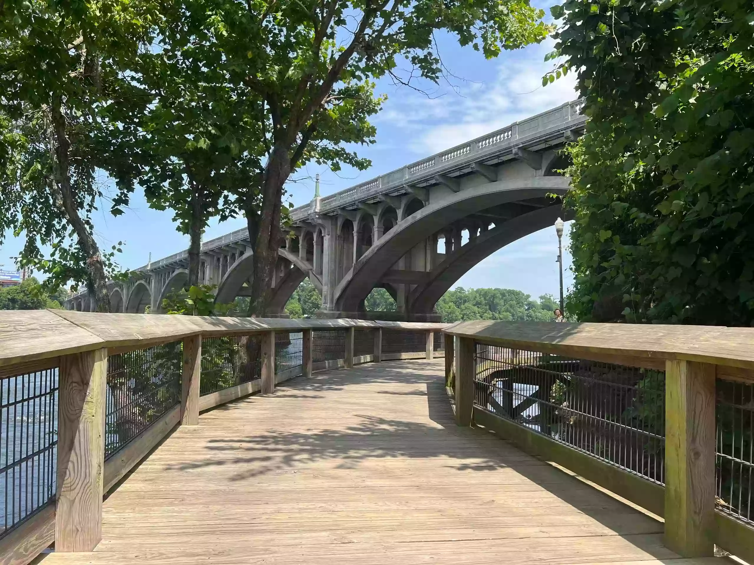 Airbnb/VRBO “Stays” near Riverwalk … minutes to Columbia SC