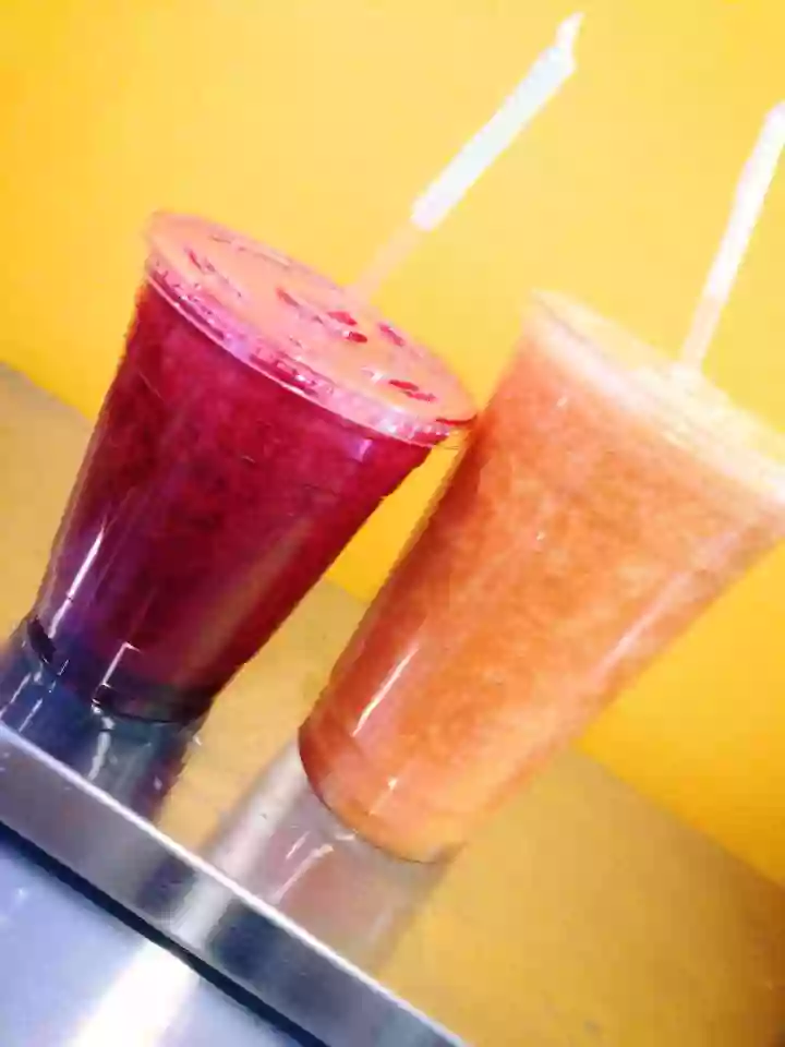 Jiggle Berry Juice Bar