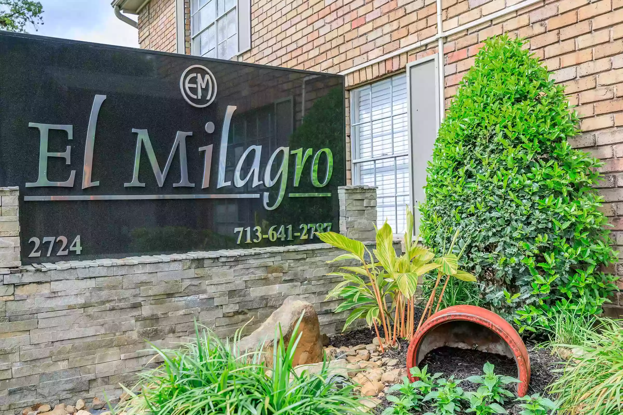 El Milagro Apartments