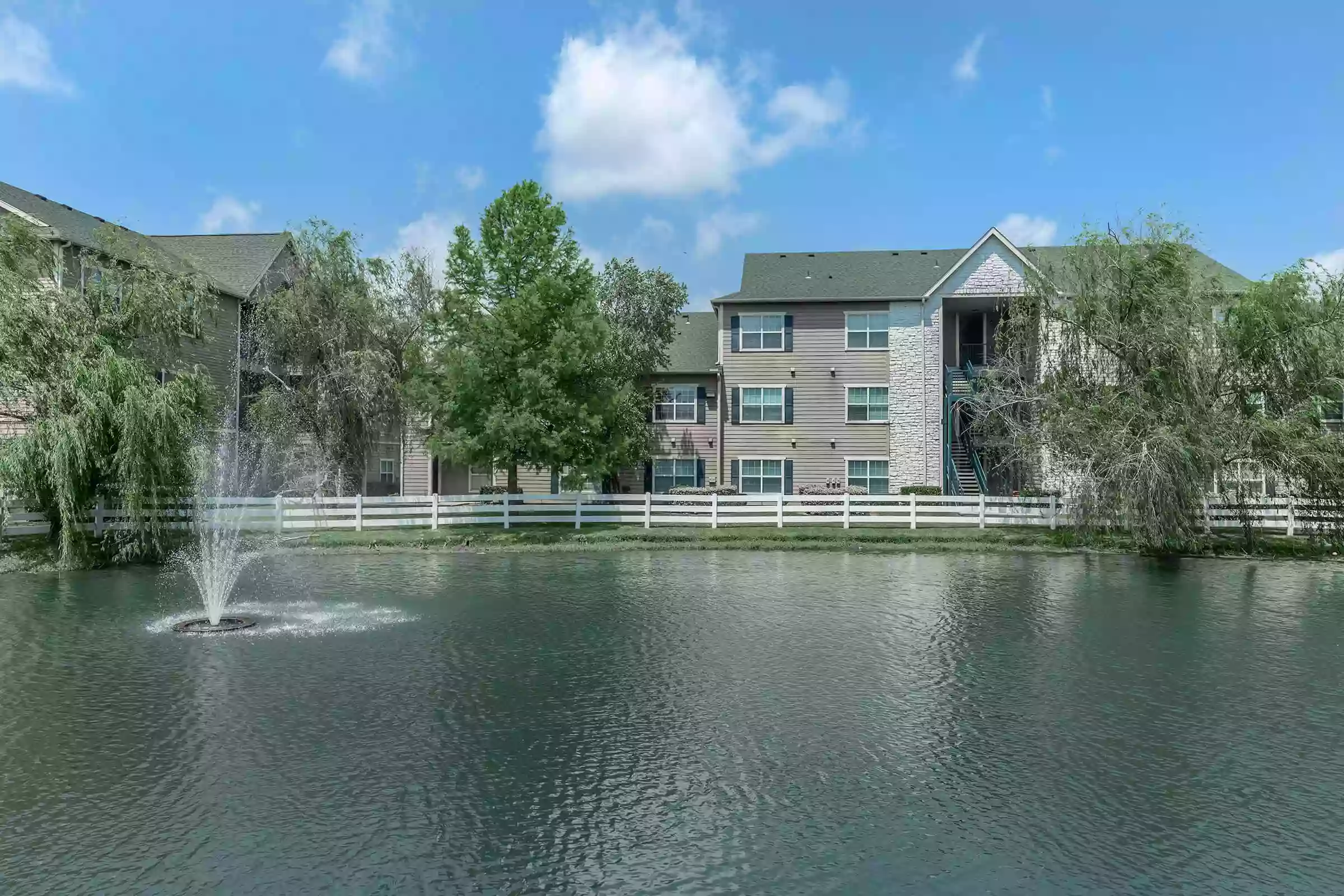 Willow Lakes Apartments