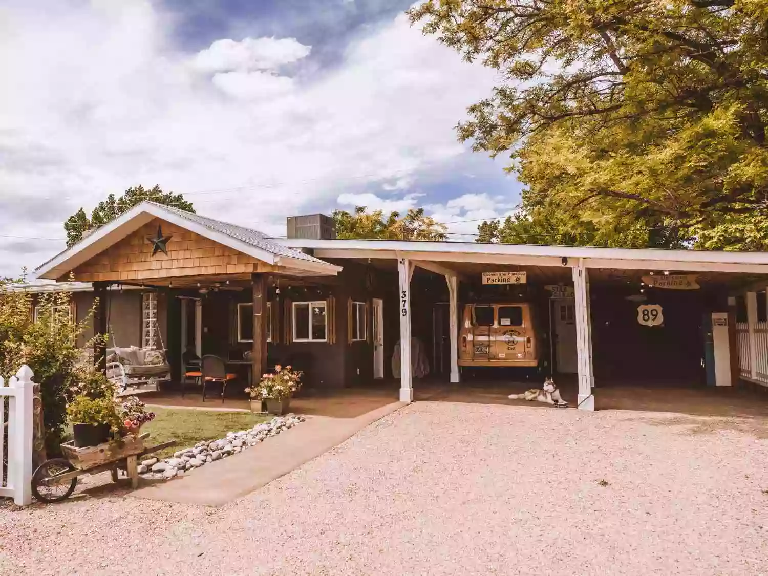 The Western Star Bungalow and Star Garage Studio BOOK DIRECT