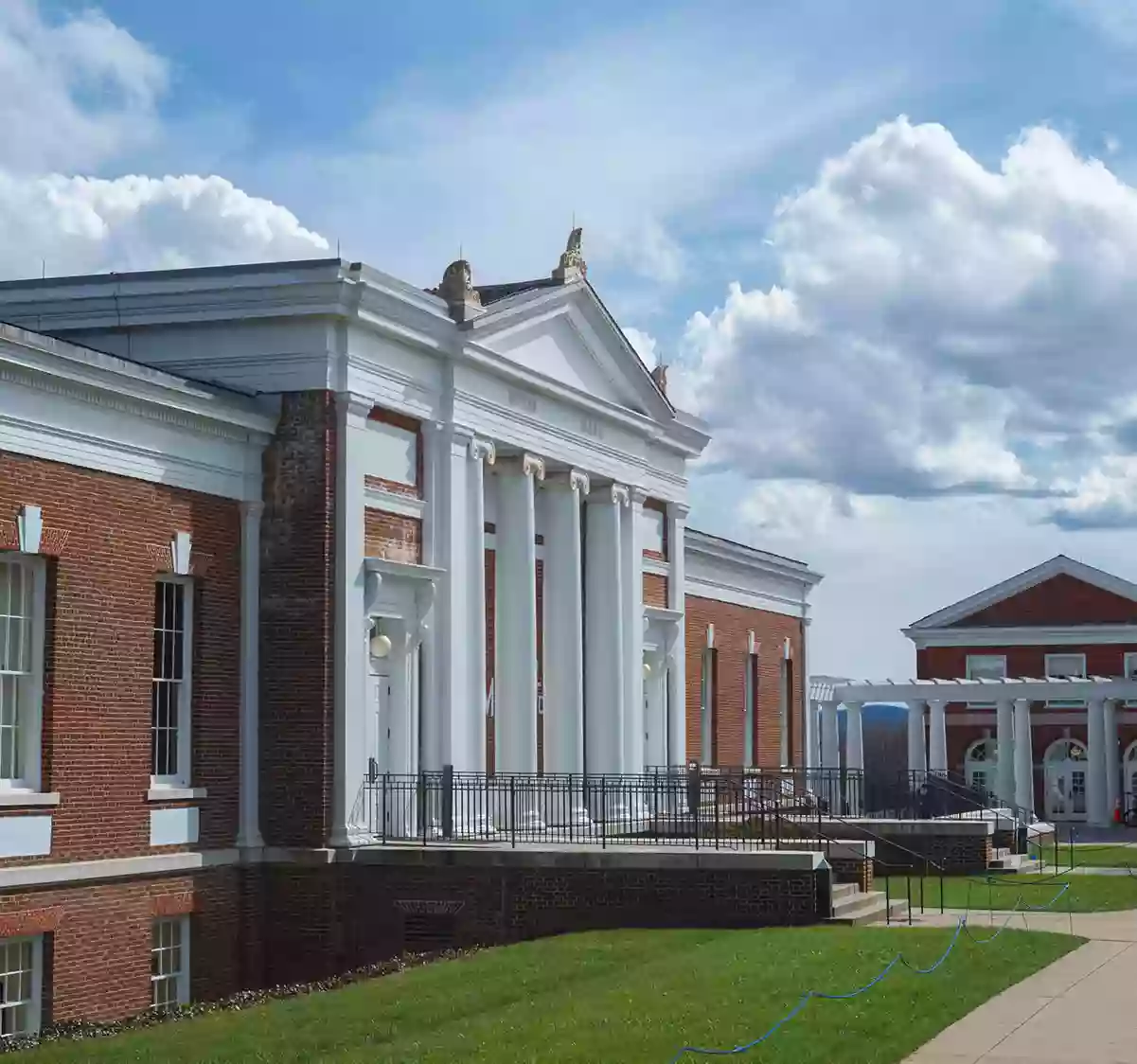 McIntire School of Commerce, Rouss and Robertson Halls