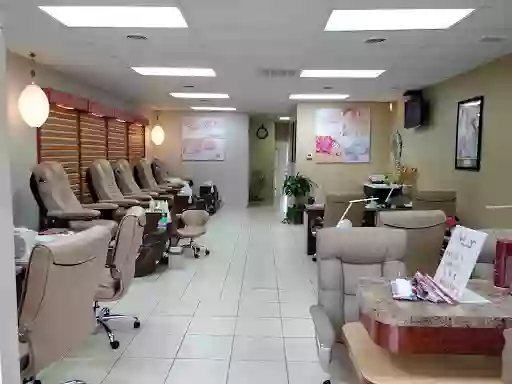 Creative Nails & Spa