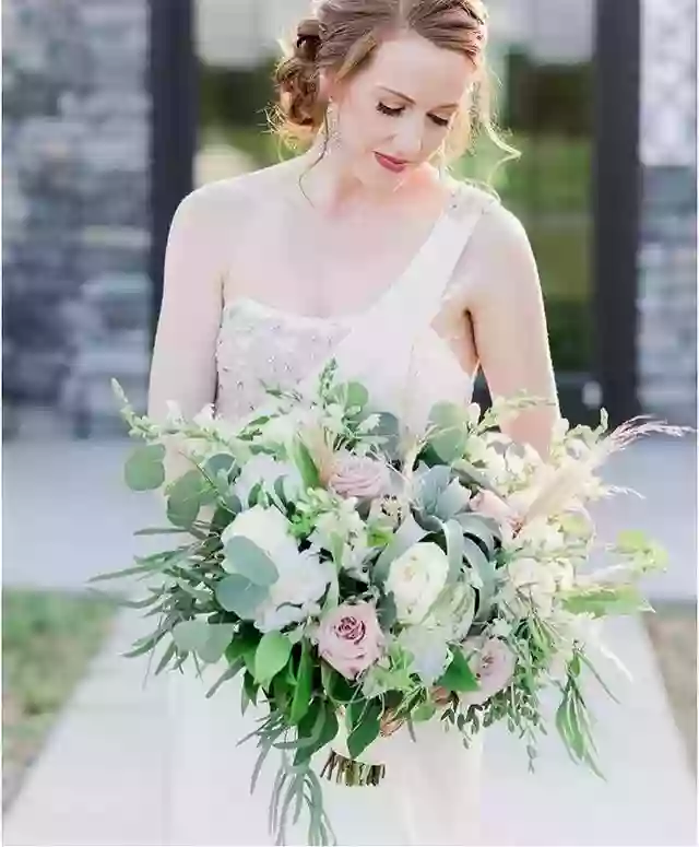 Samantha Greenfield Designs in Floral Artistry