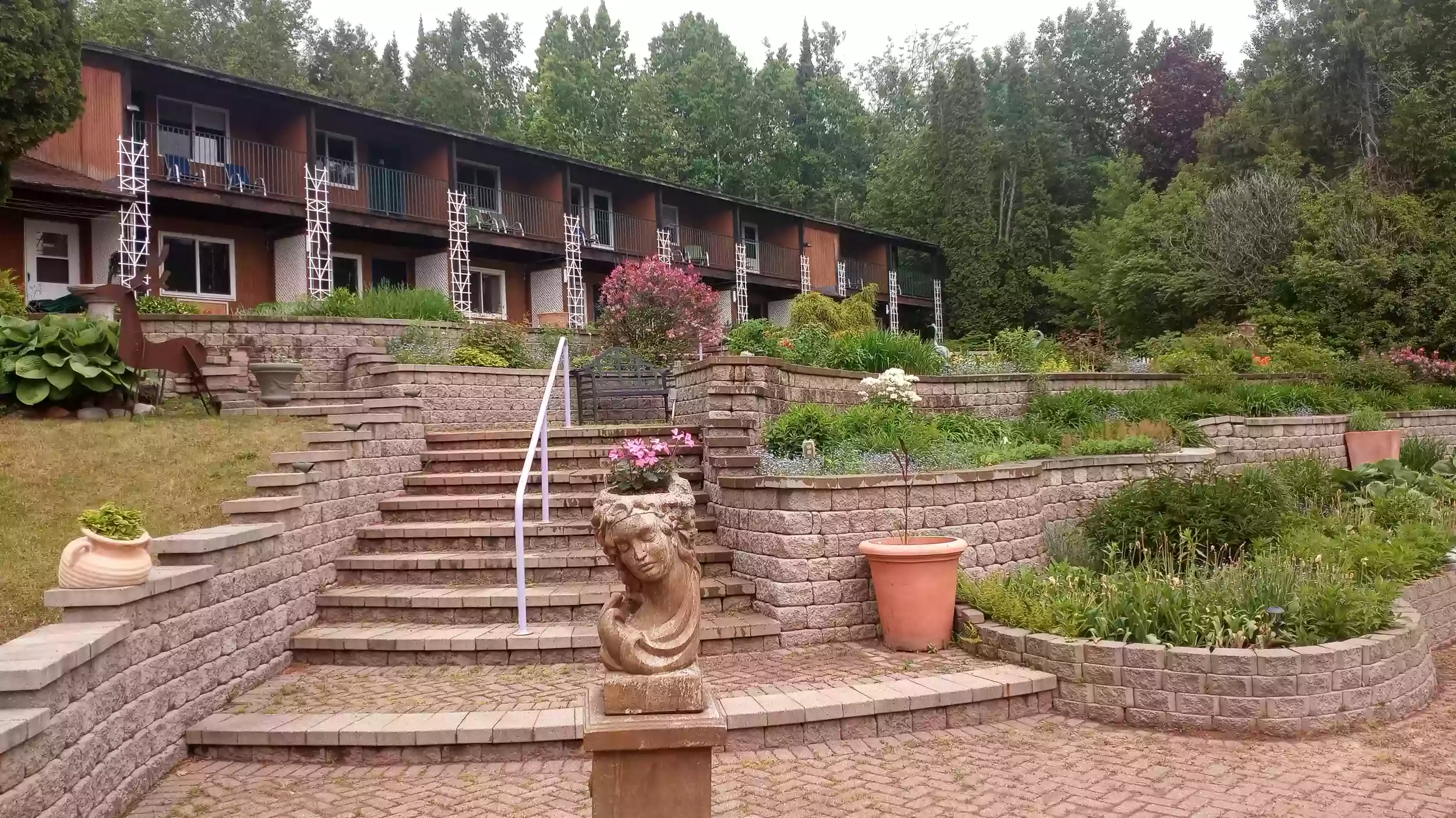 Lake Superior Lodge