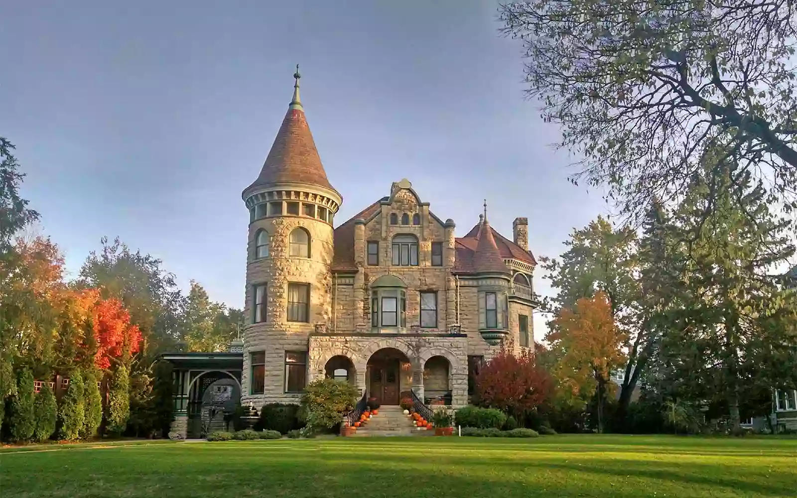 Castle La Crosse Bed and Breakfast